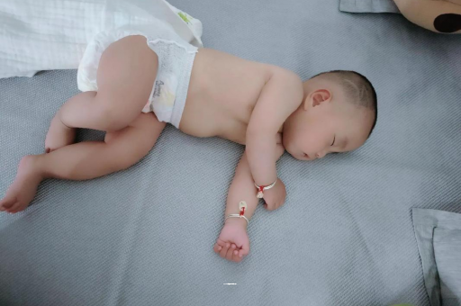 丽江没满月的宝宝